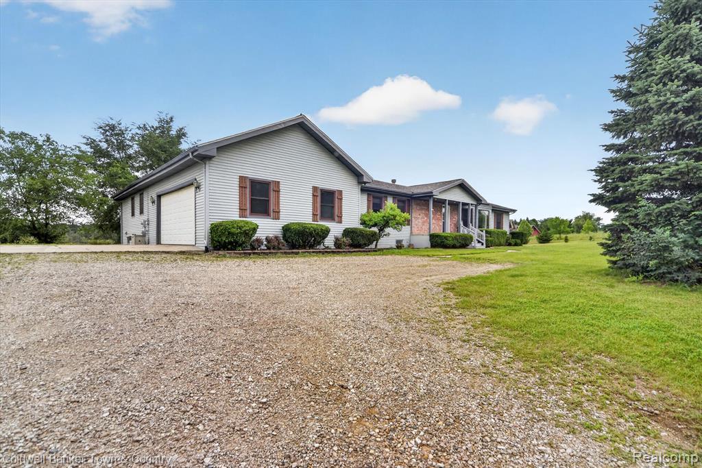 8175 Farley Road, Pinckney, MI 48169 — Photo 3