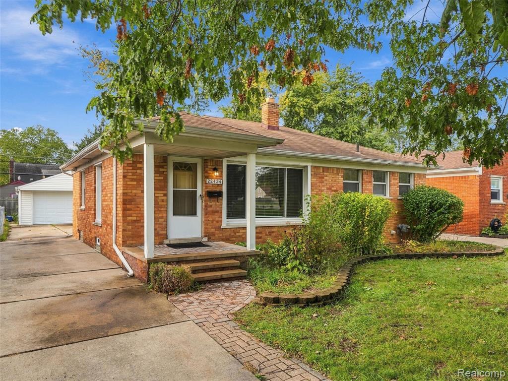 22424 Trombly Street, Saint Clair Shores, MI 48080