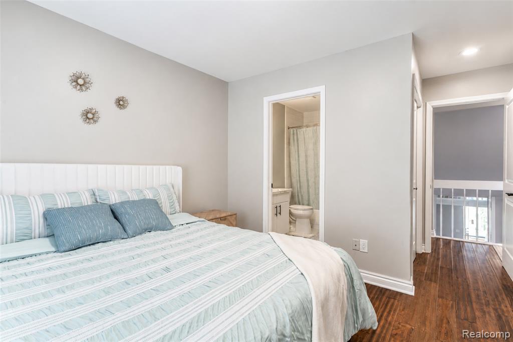 37520 Amber Drive, Farmington Hills, MI 48331 — Photo 37