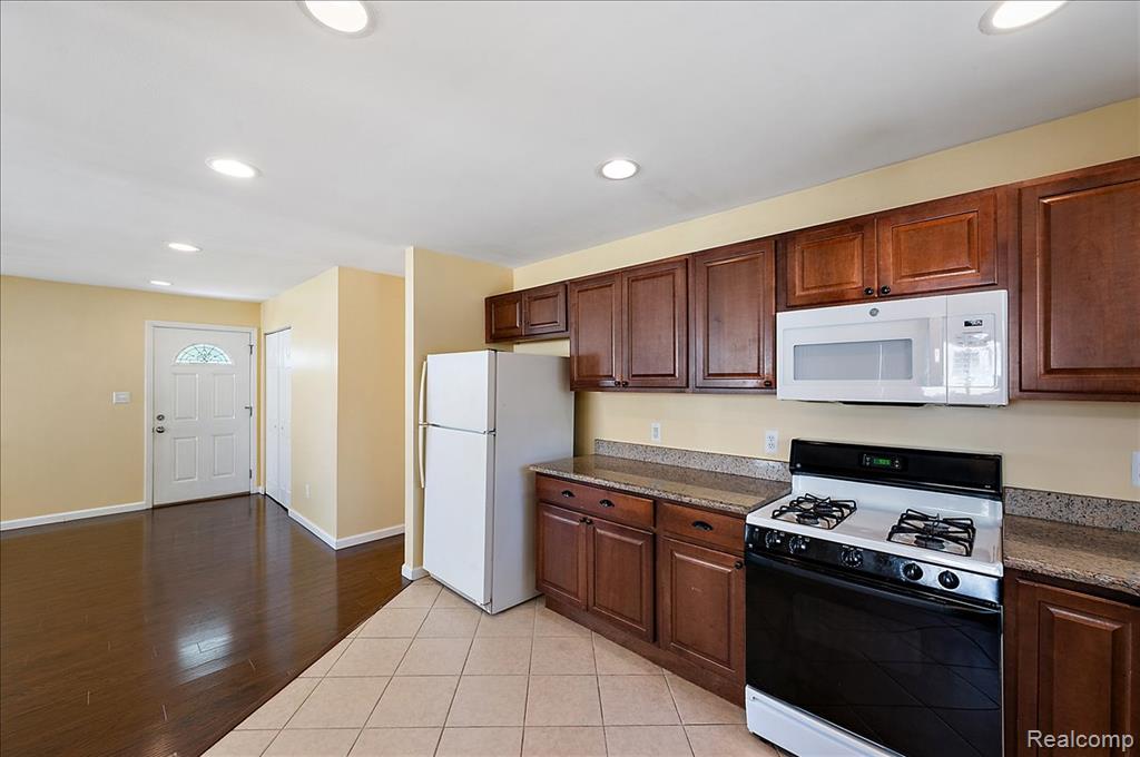 26061 Cameo Court, Madison Heights, MI 48071 — Photo 28
