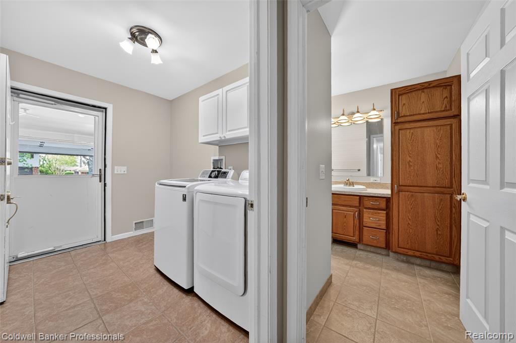 2470 Winkleman Drive, Waterford, MI 48329 — Photo 22