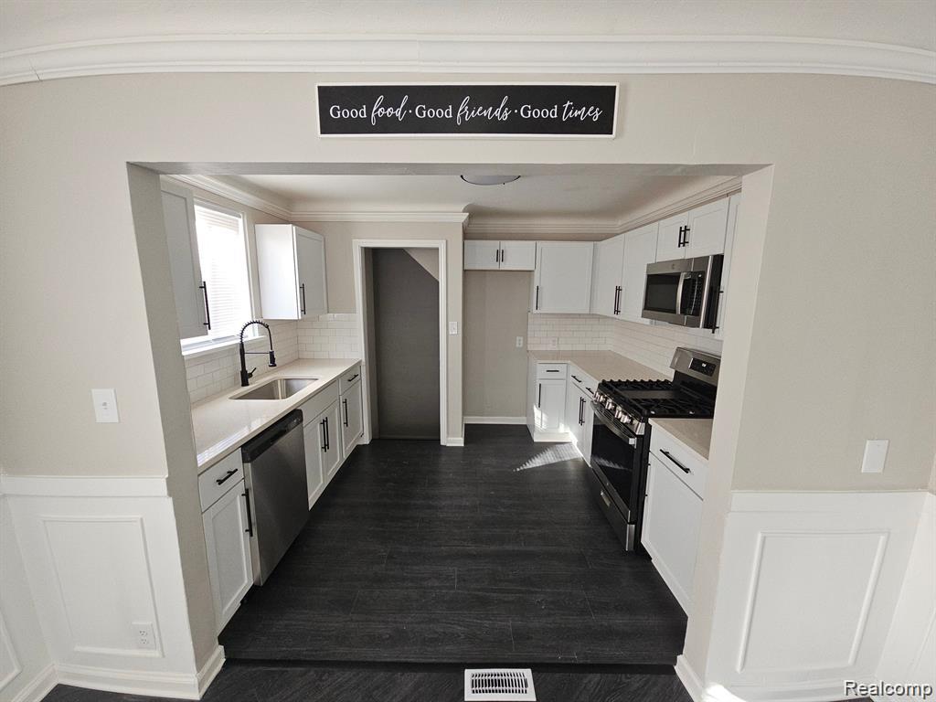 20300 ELKHART Street, Harper Woods, MI 48225 — Photo 5