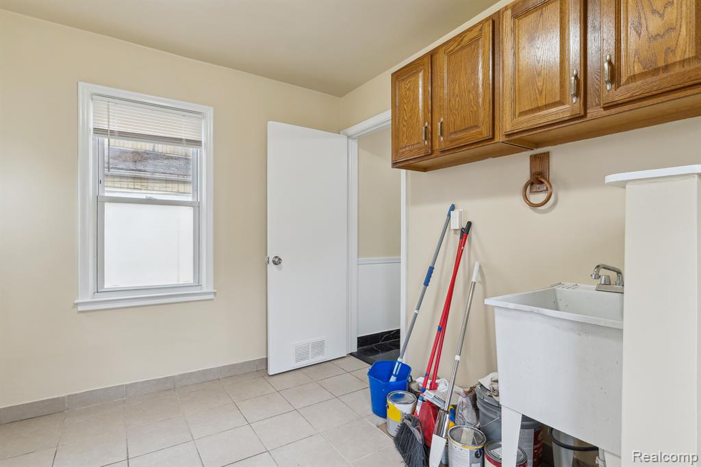 8468 LOZIER Avenue, Warren, MI 48089 — Photo 23