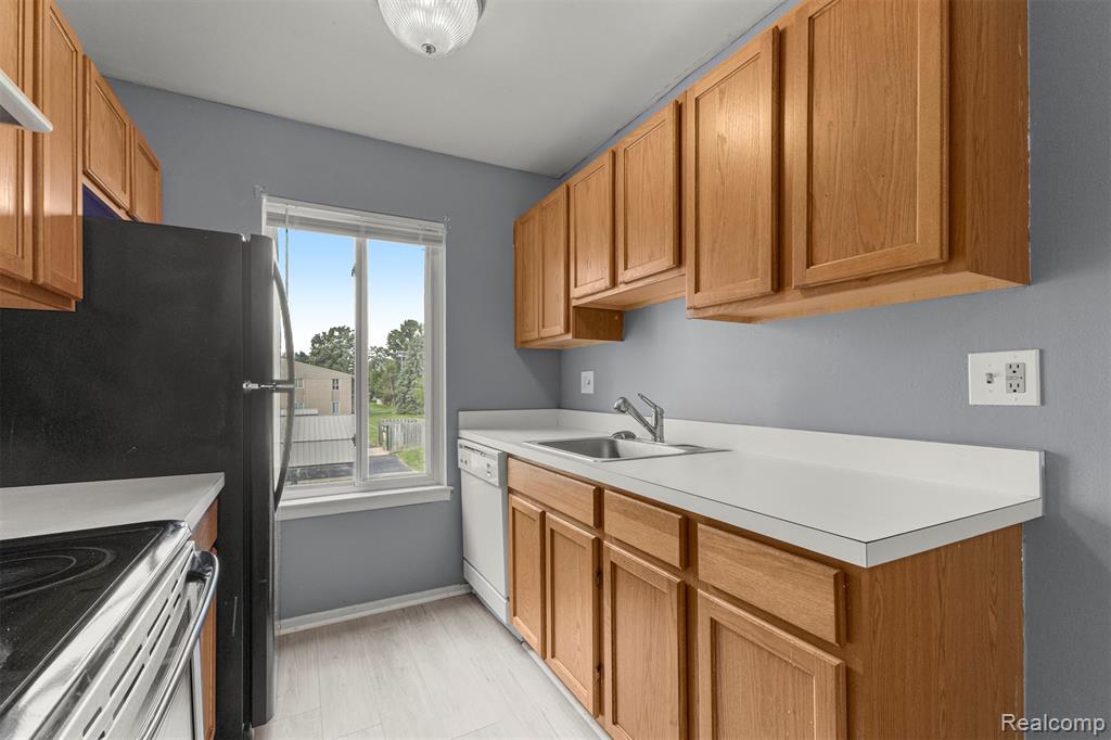 9993 Allen Pointe Drive, Allen Park, MI 48101 — Photo 16