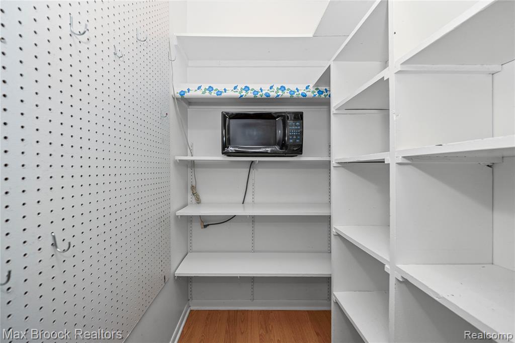 35550 Pleasant Valley Road, Farmington Hills, MI, 48331