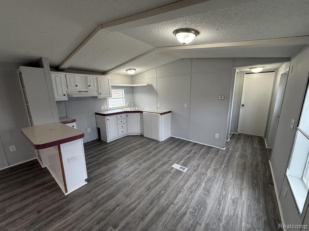 5045 Nadie Drive, Mount Morris, MI 48458 — Photo 2