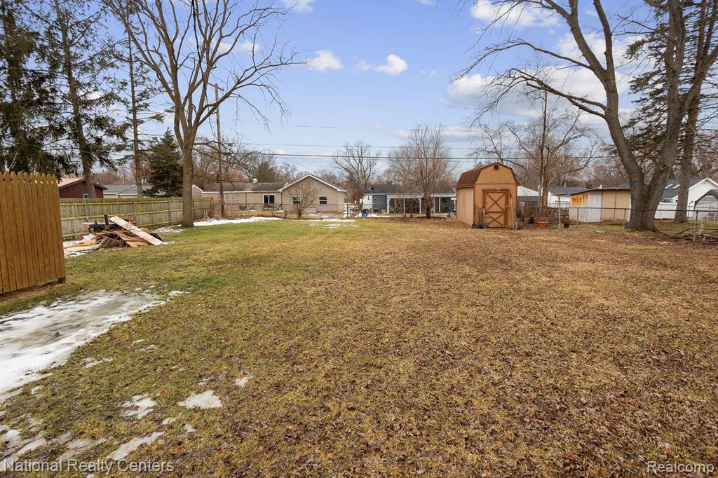 6378 Beth, Brighton, MI 48116 — Photo 28