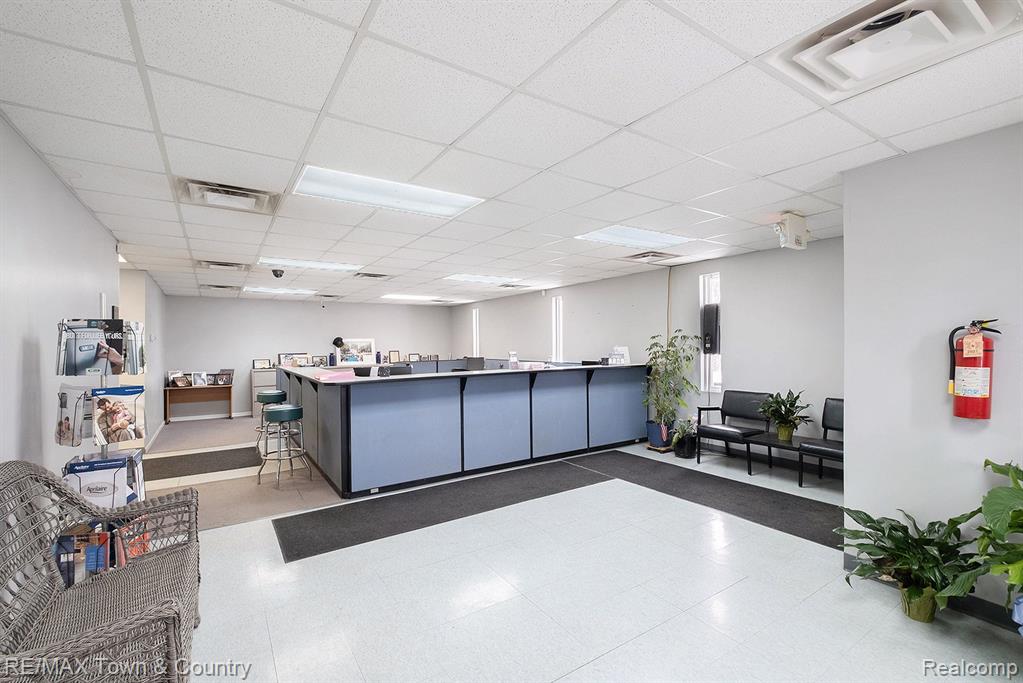 2170 LAVELLE Road, Flint, MI 48504 — Photo 9
