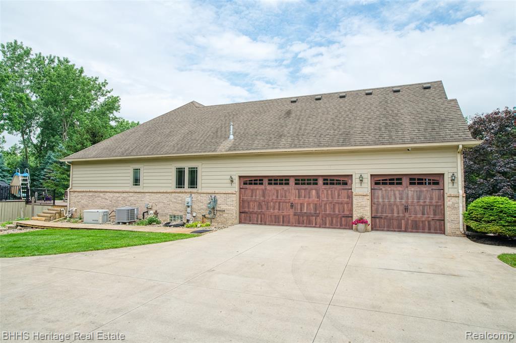 6952 Sharpe Road, Fowlerville, MI 48836 — Photo 56
