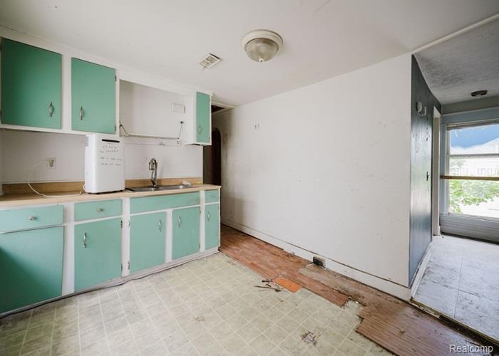 421 N PENNSYLVANIA Avenue, Lansing, MI 48912 — Photo 6