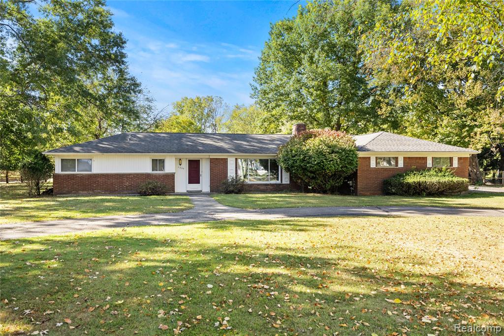 7250 Ten Hill Road, West Bloomfield, MI — front exterior