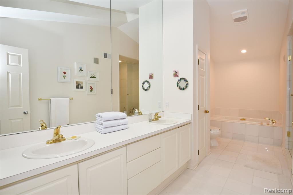 4074 Cranbrook Court, Bloomfield Hills, MI 48301 — Photo 26