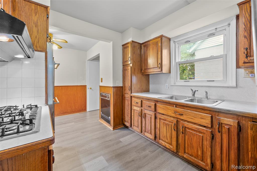 8460 Busko Avenue, Warren, MI 48093 — Photo 9