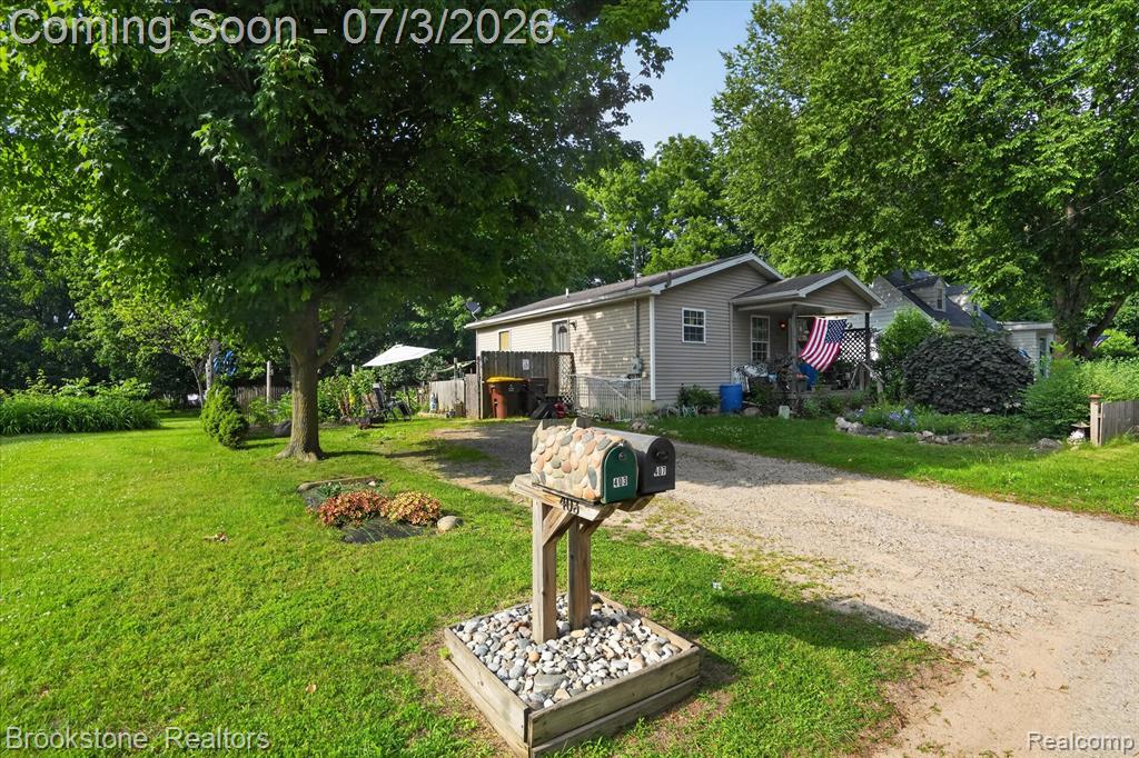 407 E Elizabeth Street, Eaton Rapids, MI 48827 — Photo 2