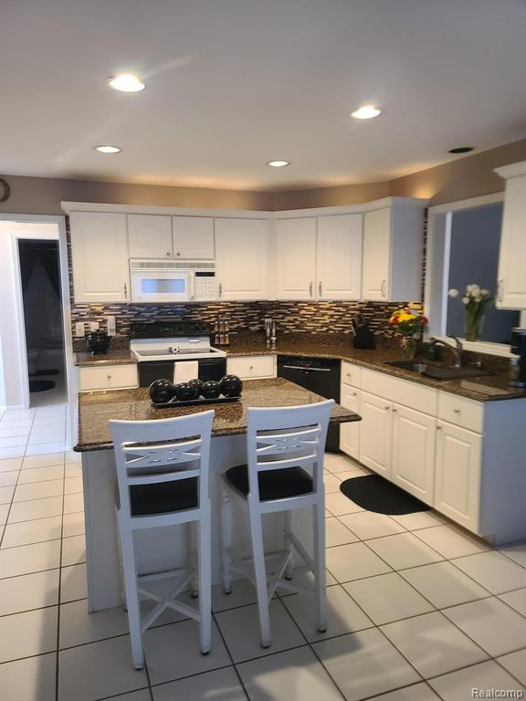 43201 POINTE Drive, Clinton Twp, MI 48038 — Photo 9