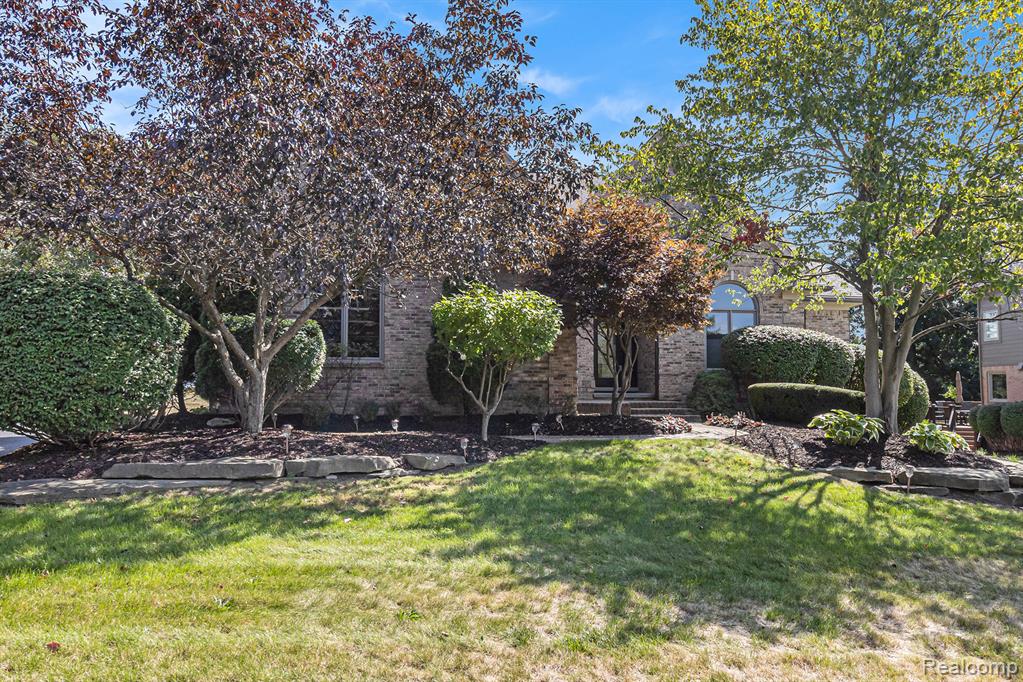 6847 Oakhurst Ridge Road, Clarkston, MI 48348 — Photo 38
