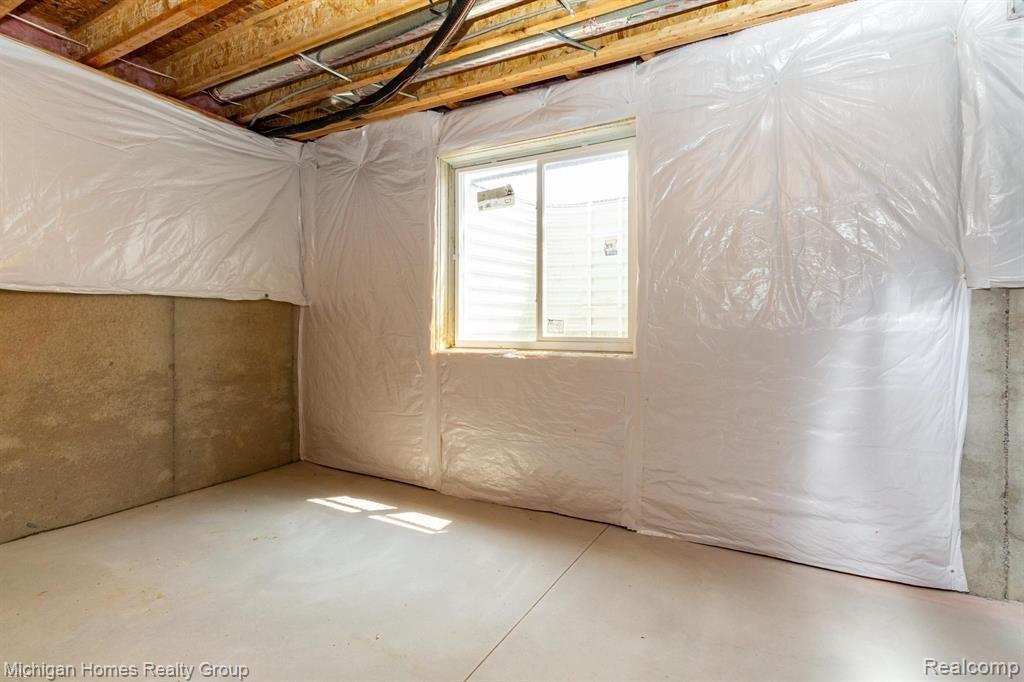 2910 LOON Drive, Wixom, MI 48393 — Photo 40