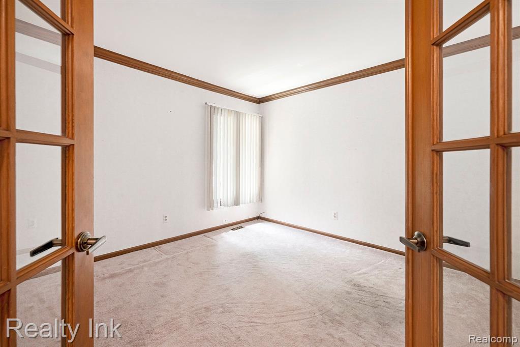 35300 BLUE SPRUCE Drive, Farmington Hills, MI 48335 — Photo 5