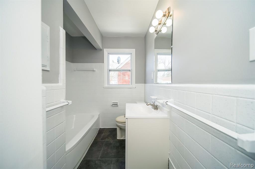 927 CLEOPHUS Parkway, Lincoln Park, MI 48146 — Photo 30