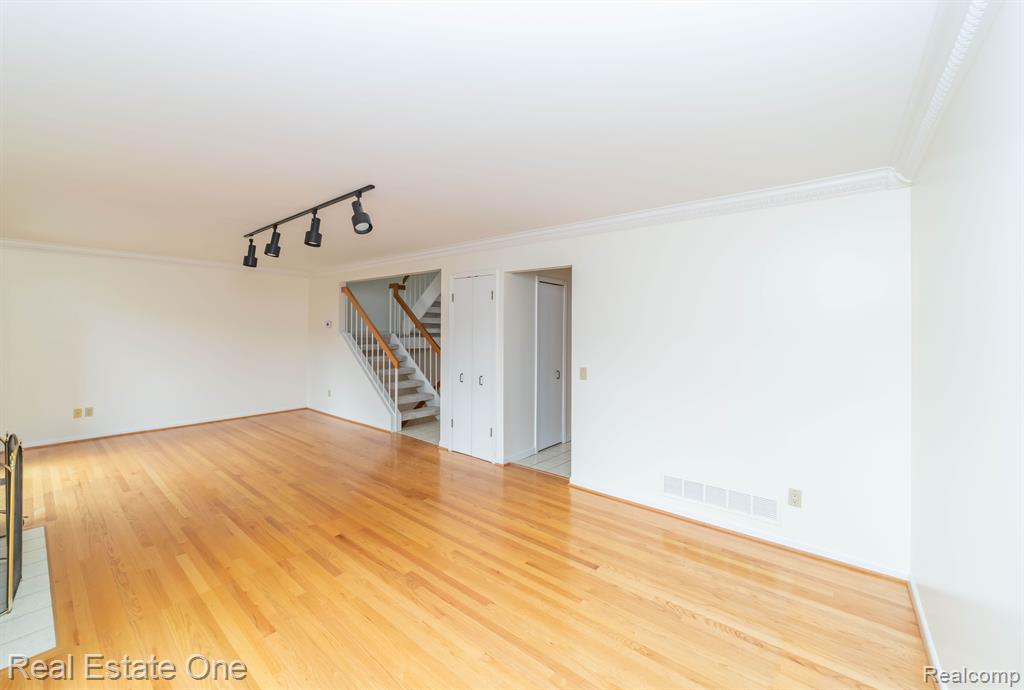 6250 POTOMAC Circle, West Bloomfield, MI — Photo 10