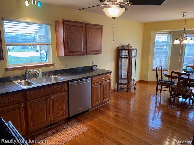 240 Deer Park S, Capac, MI 48014 — Photo 8