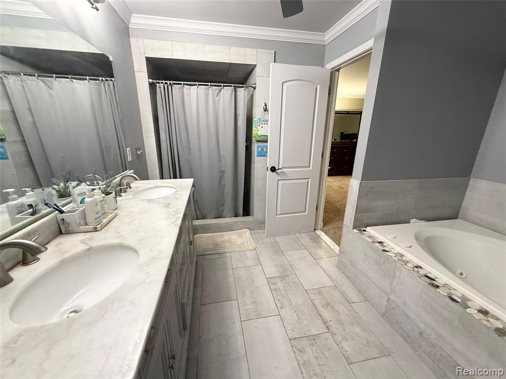 46557 Glen Pointe Drive, Utica, MI 48315 — Photo 32