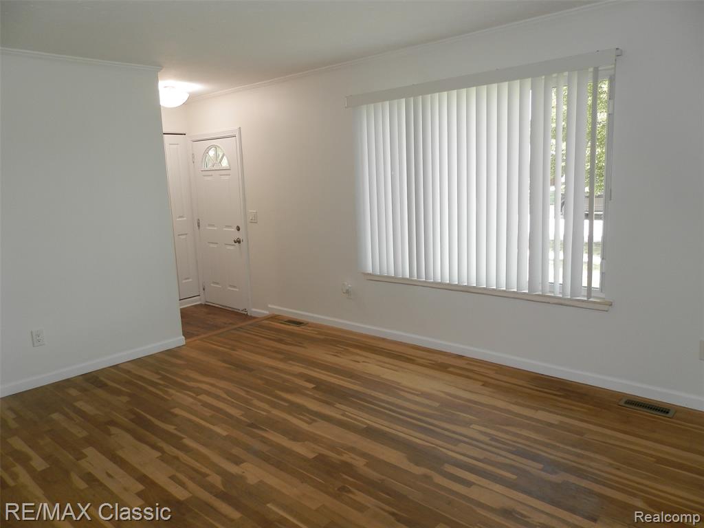 9374 PATTON Street, Livonia, MI 48150 — Photo 2