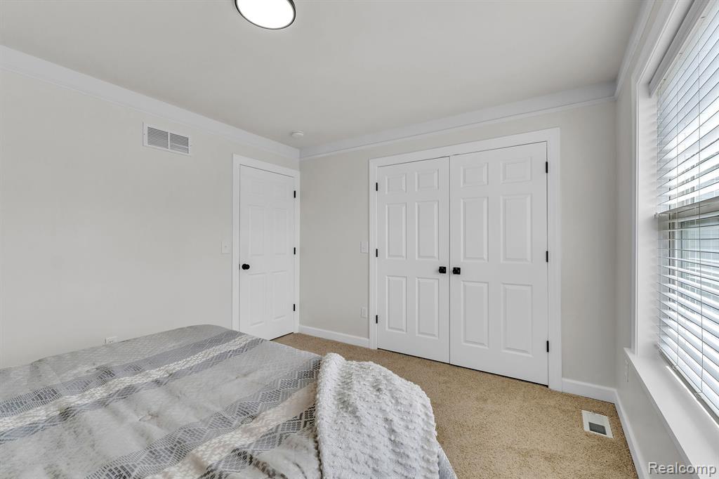 9363 MITCHELL Street, Hamtramck, MI 48212 — Photo 21
