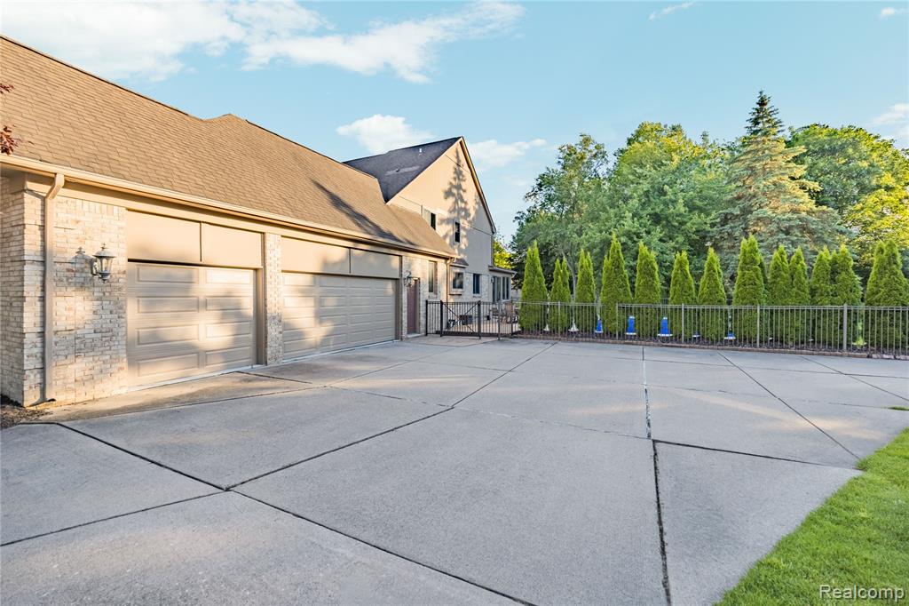 53961 Sutherland Court, Utica, MI 48316 — Photo 77