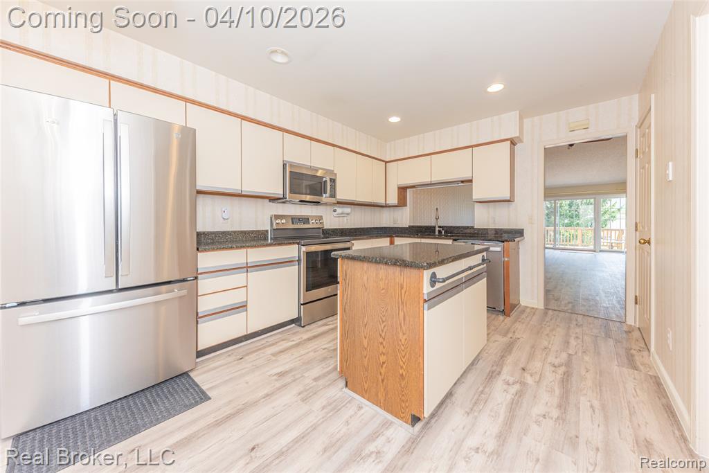 39836 Eagle Trace Drive, Northville, MI 48168 — Photo 14