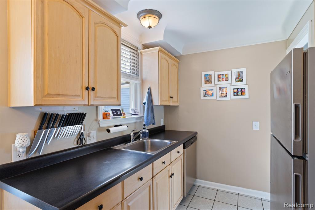 620 W KALAMA Avenue, Madison Heights, MI 48071 — Photo 9