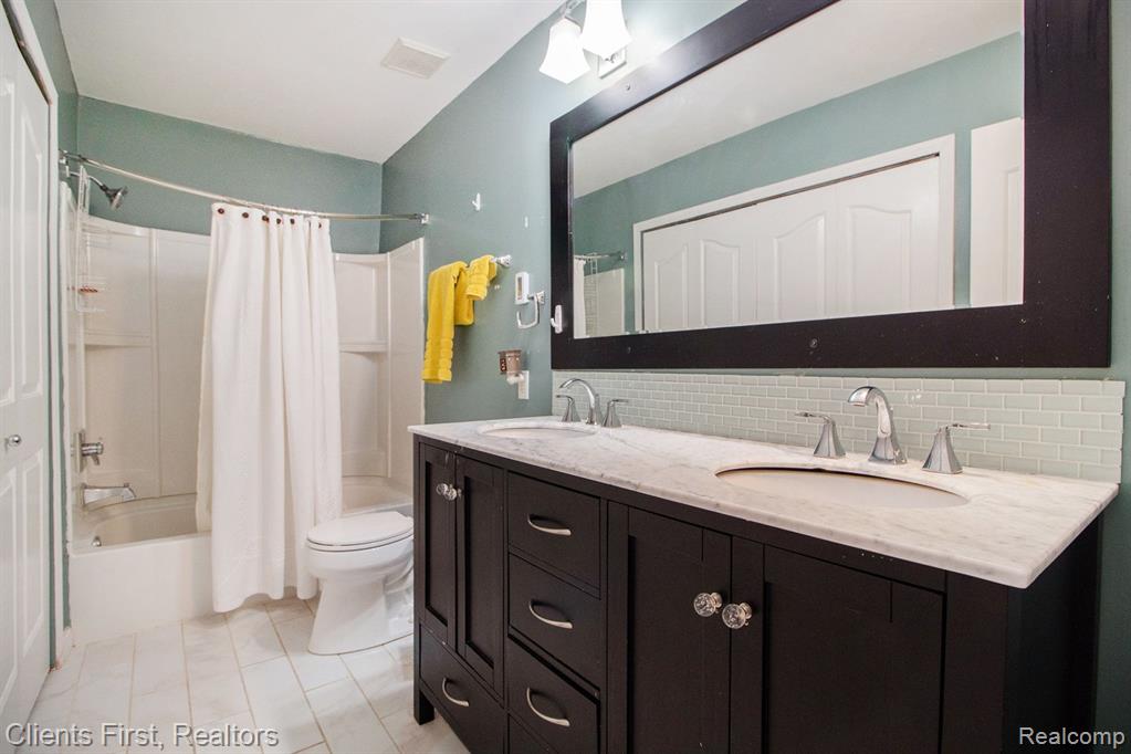 7140 OAKLEAF Court, Canton, MI 48187 — Photo 27