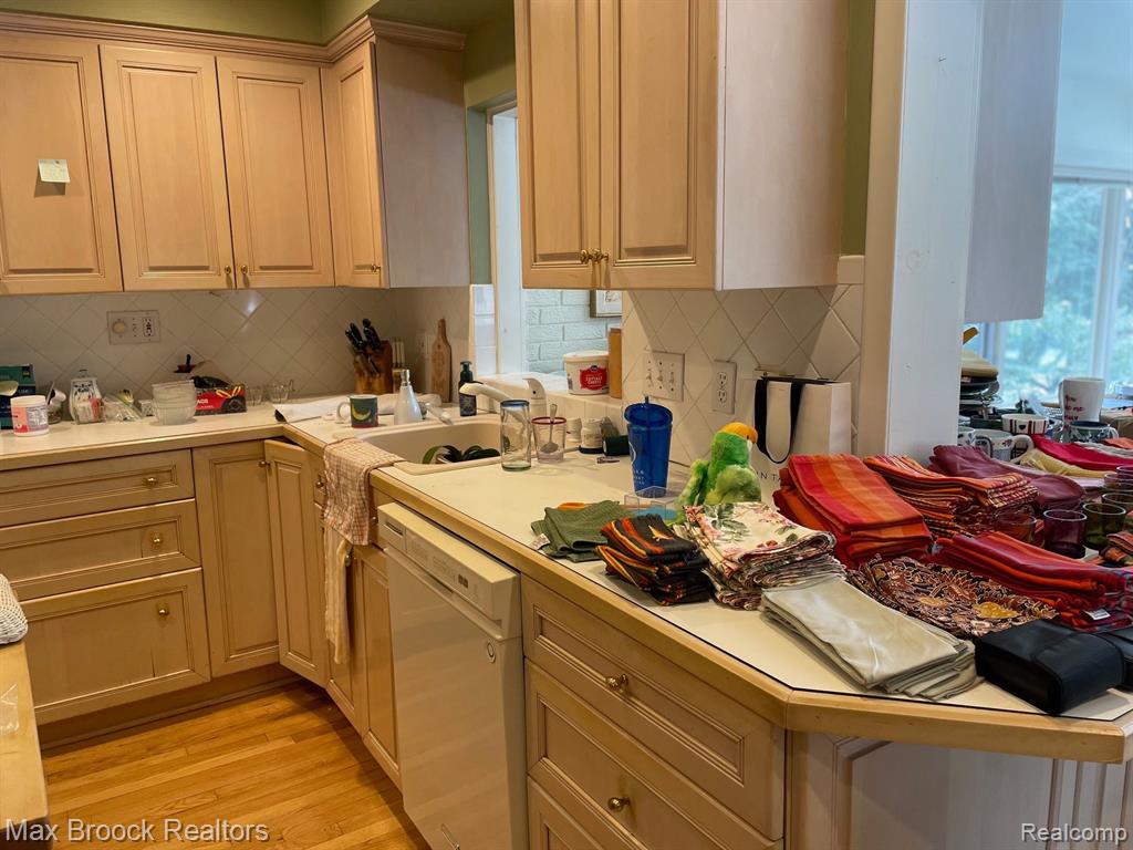 6285 HILLS Drive, Bloomfield Hills, MI 48301 — Photo 17