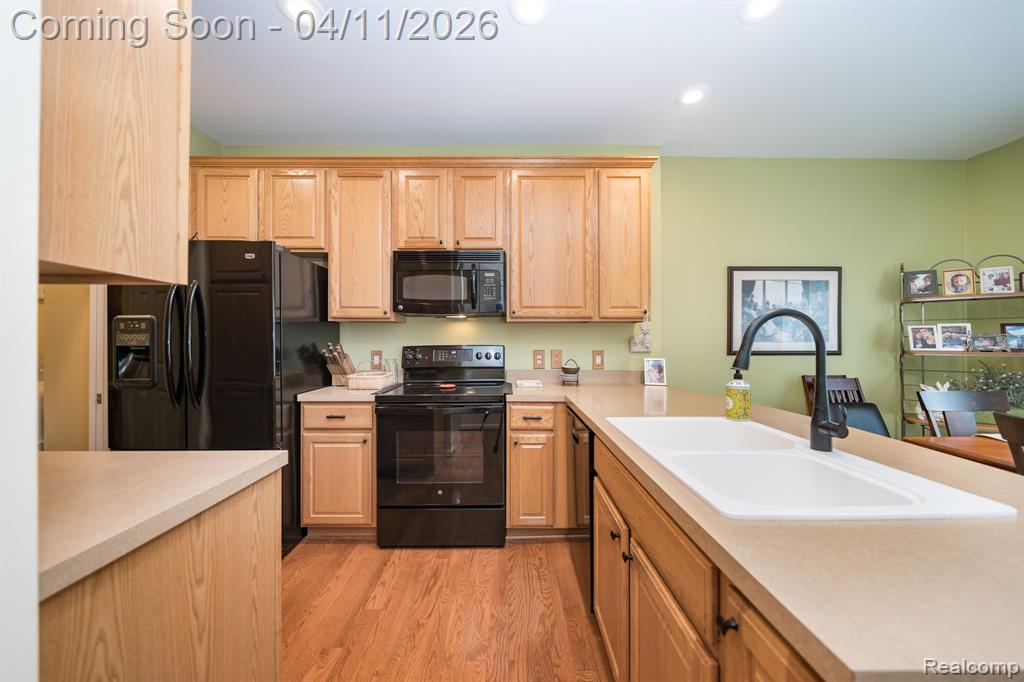 282 Stratford Lane, Lake Orion, MI — Photo 12