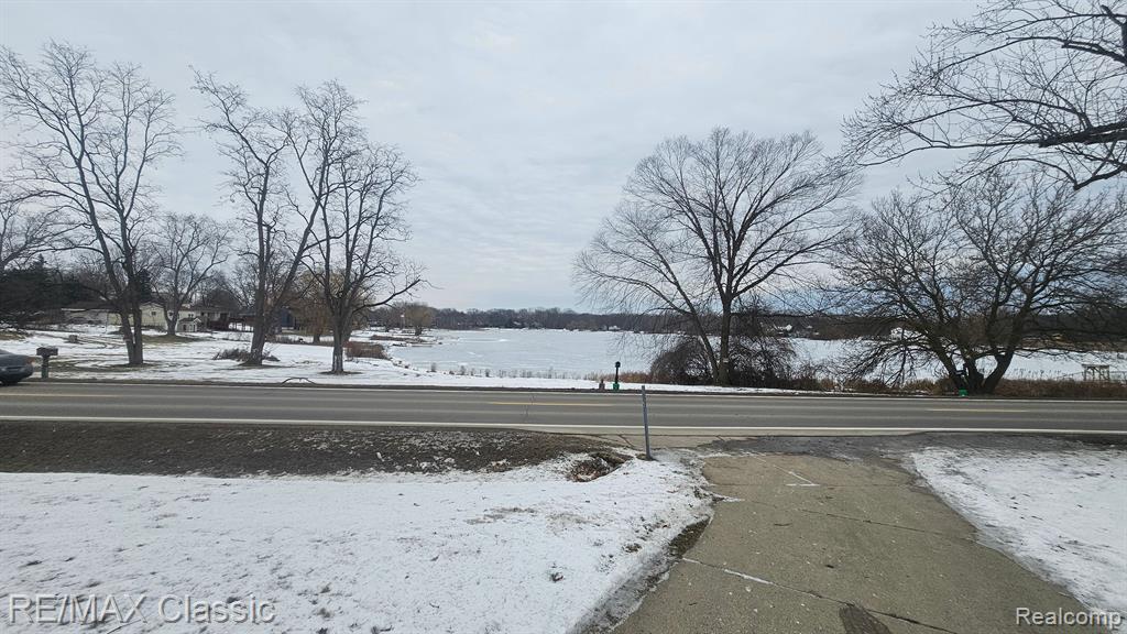6045 CARROLL LAKE Road, Commerce Twp, MI 48382 — Photo 5