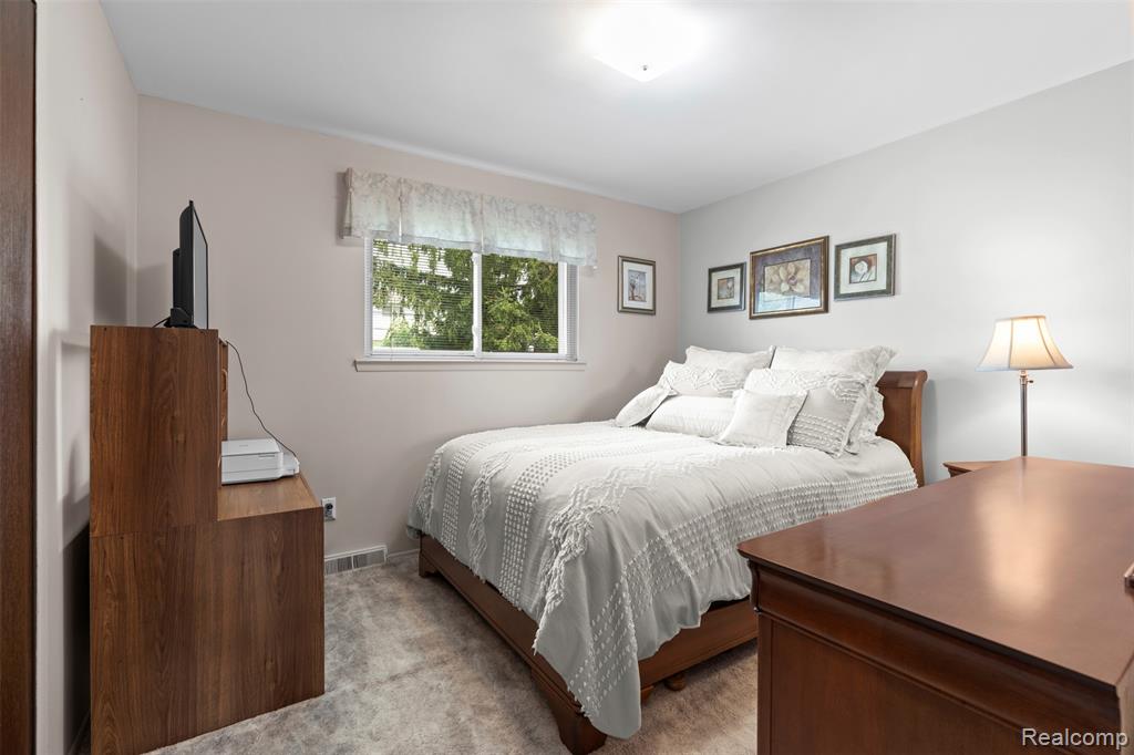 4145 Augustine Drive, Sterling Heights, MI 48310 — Photo 17