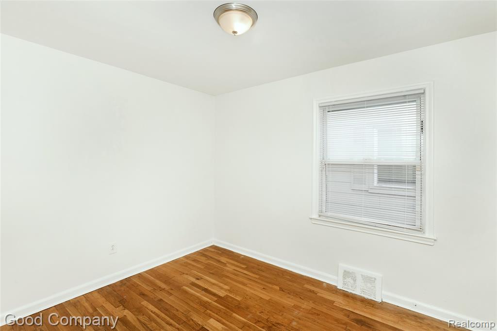 20747 Caledonia Avenue, Hazel Park, MI 48030 — Photo 16