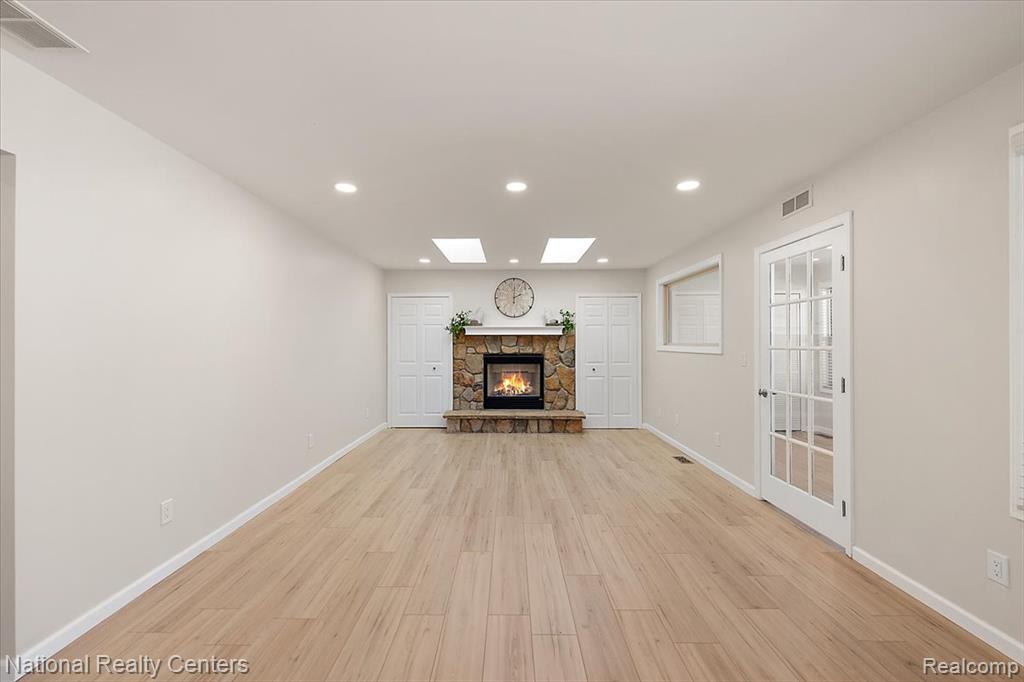 1938 Beverly Street, Keego Harbor, MI 48320 — Photo 35