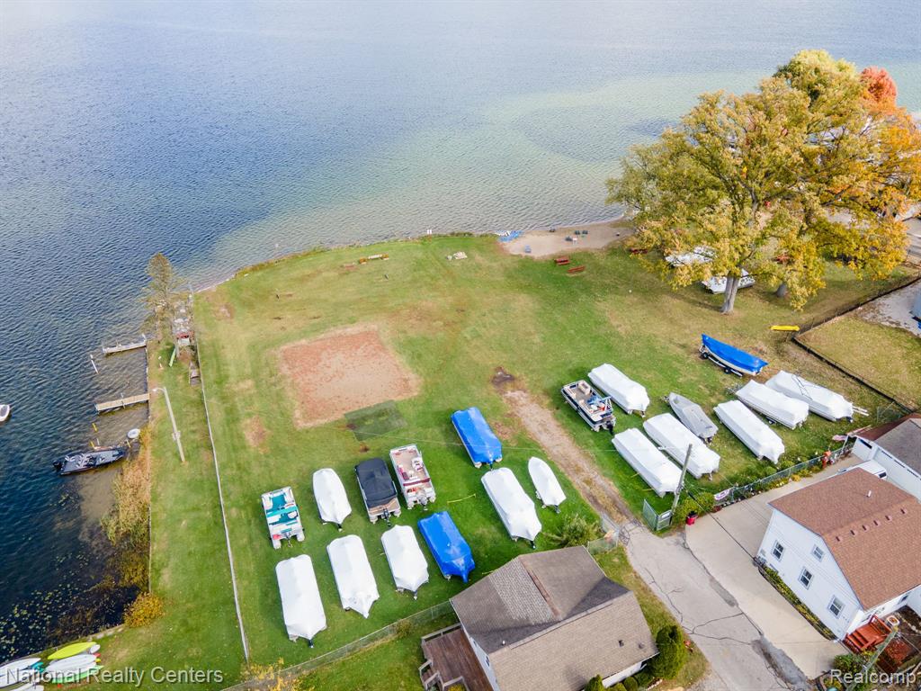 2825 Wall Street, Keego Harbor, MI 48320 — Photo 42