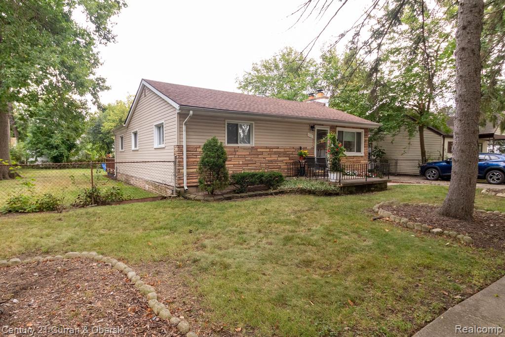 4417 BEDFORD Street, Dearborn Heights, MI 48125 — Photo 2