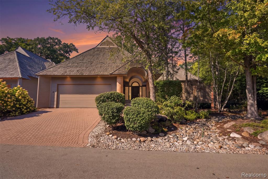 20 Scenic Oaks Drive N, Bloomfield Hills, MI 48304