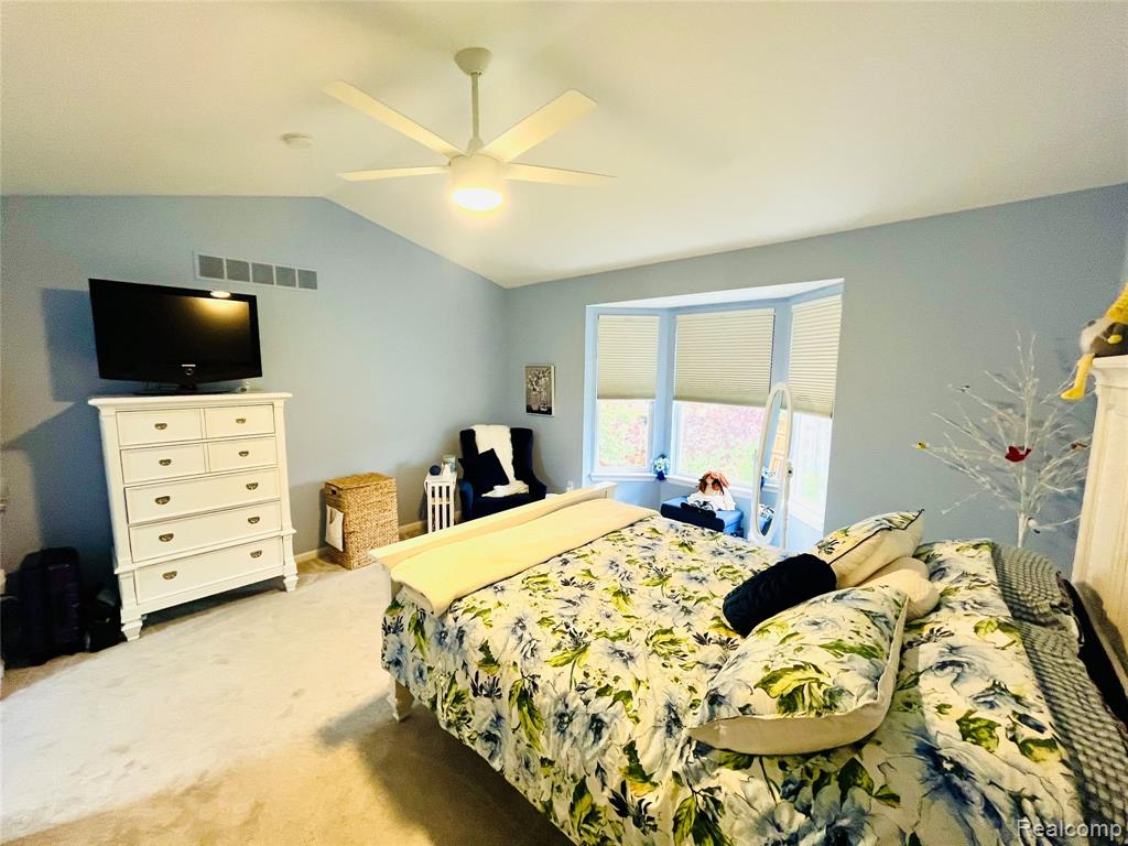 828 Woodhaven Drive, Commerce Twp, MI 48390 — Photo 18