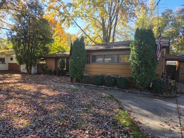 367 Sherwood Lane, Algonac, MI 48001 — Photo 2
