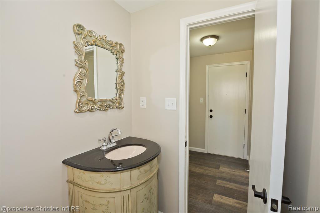 5582 NORTHCOTE, West Bloomfield, MI — Photo 25