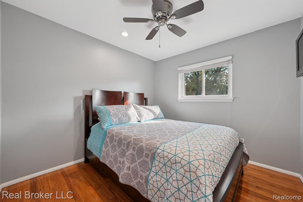694 Ferndale Avenue, Lake Orion, MI 48362 — Photo 10