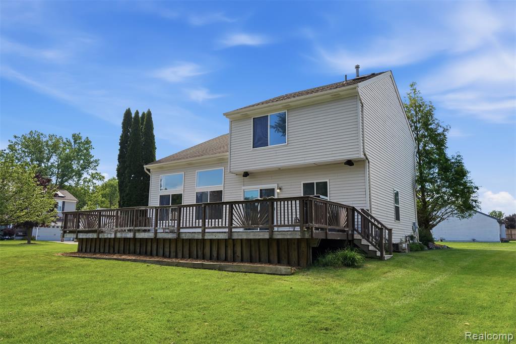 1099 Carriage Hill Drive, Fenton, MI 48430 — Photo 33