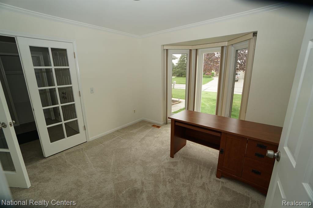 441 SANDALWOOD Drive, Rochester Hills, MI 48307 — Photo 15