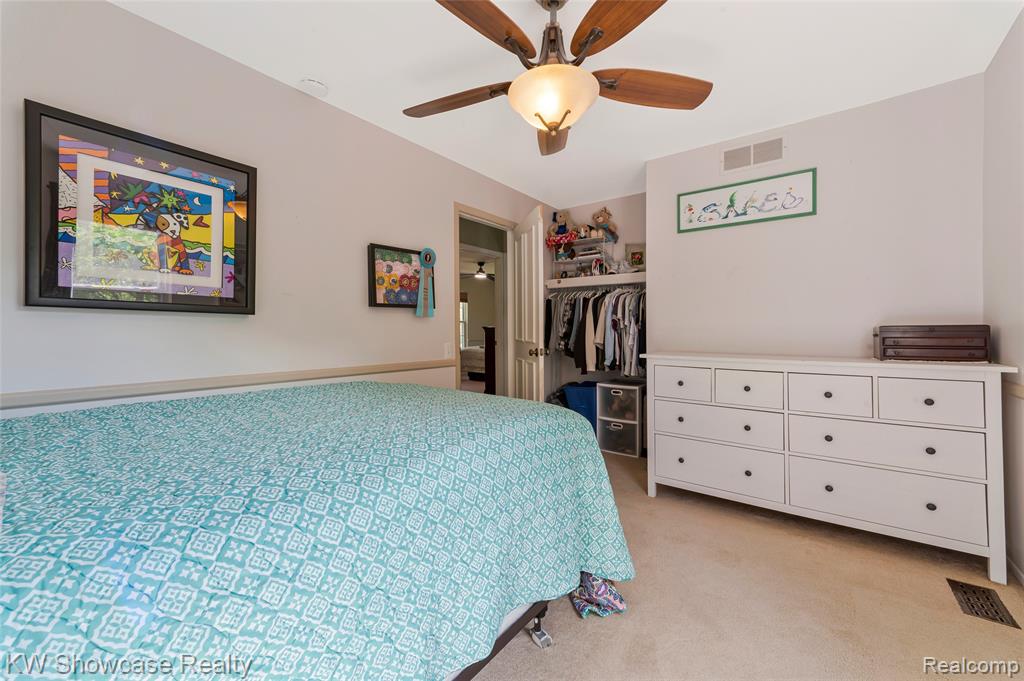 5409 S Piccadilly, West Bloomfield, MI — Photo 46