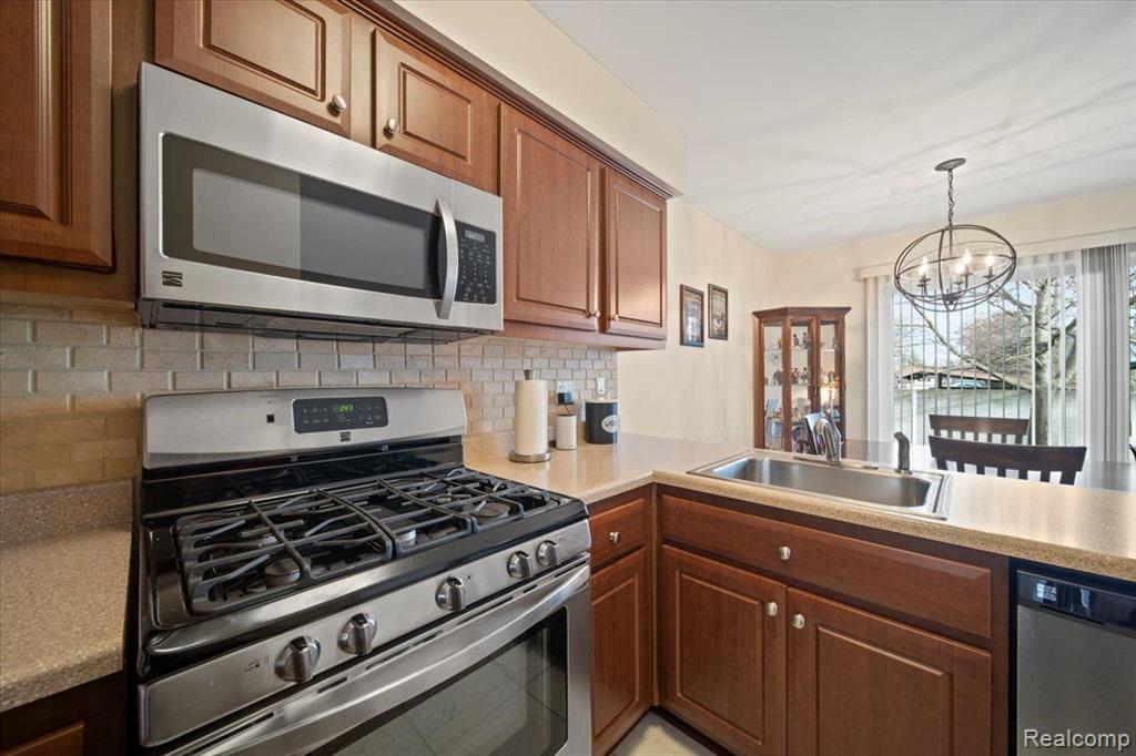 1818 SHIRE, Royal Oak, MI 48073 — Photo 19
