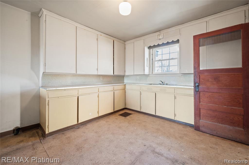 1136 S Nichols Road, Swartz Creek, MI 48473 — Photo 27